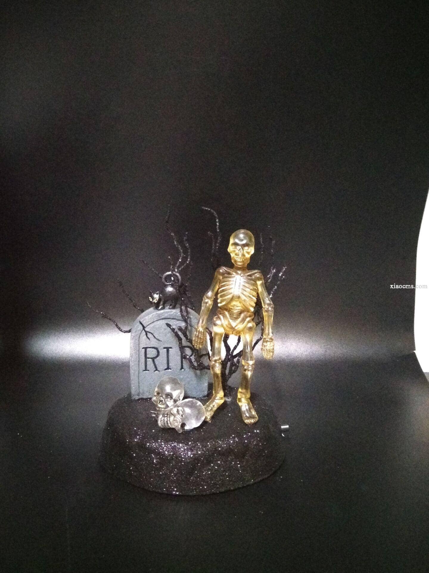 骷髏生，電鋸僵尸